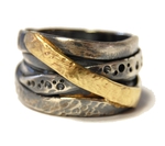 Spiralring aus geschwärztem Silber mit Gold. Gr.58, 298,- € 